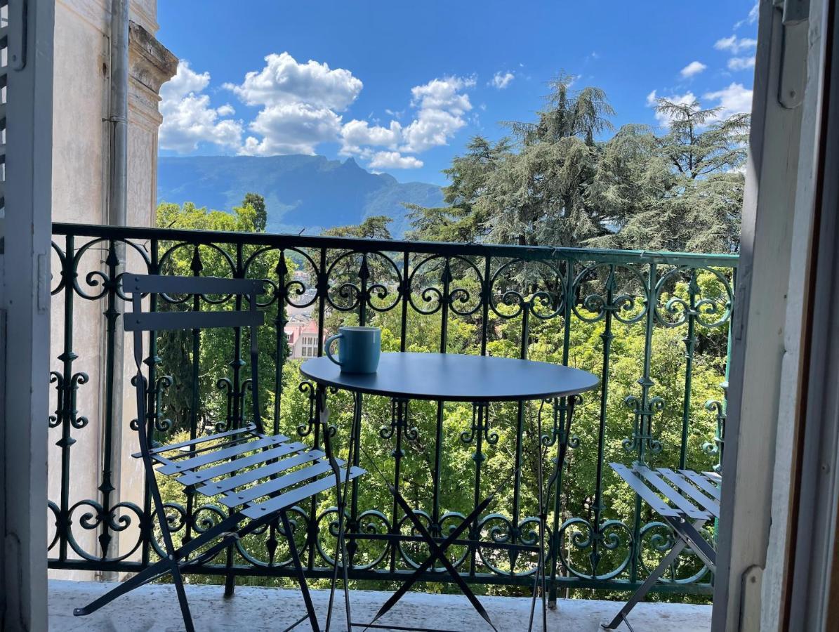 Le Beau Site Grand - Lovely Heritage Cocoon Park Apartment Aix-les-Bains